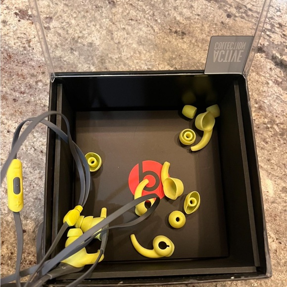 Beats Tour 2 - Picture 2 of 2